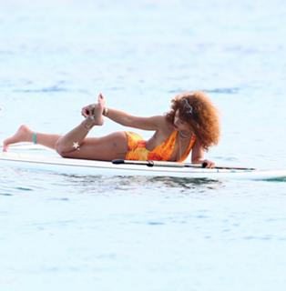 Rihanna feet photo thumbnail