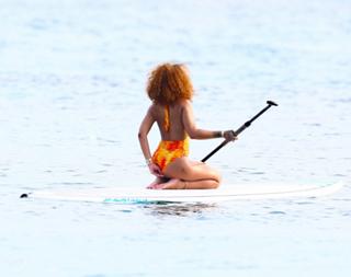 Rihanna feet photo thumbnail