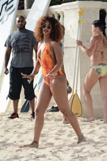 Rihanna feet photo thumbnail