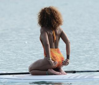 Rihanna feet photo thumbnail