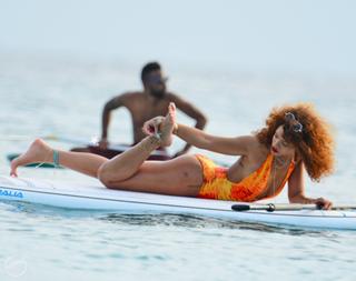Rihanna feet photo thumbnail