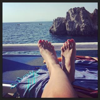 Caterina Balivo feet photo thumbnail