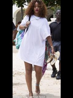 Rihanna feet photo thumbnail
