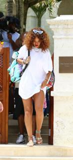 Rihanna feet photo thumbnail