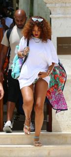 Rihanna feet photo thumbnail