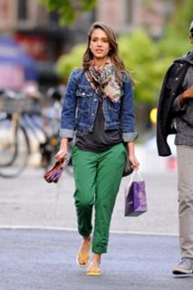 Jessica Alba feet photo thumbnail