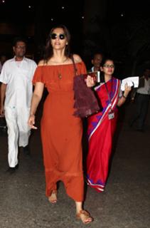 Sonam Kapoor feet photo thumbnail