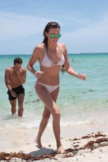 Katie Cassidy feet photo thumbnail