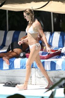 Katie Cassidy feet photo thumbnail