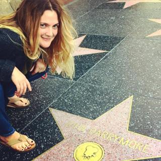 Drew Barrymore feet photo thumbnail