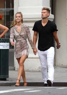 Nina Agdal feet photo thumbnail