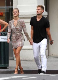 Nina Agdal feet photo thumbnail