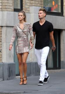 Nina Agdal feet photo thumbnail
