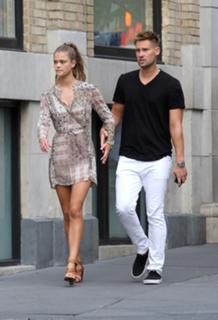 Nina Agdal feet photo thumbnail