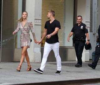 Nina Agdal feet photo thumbnail
