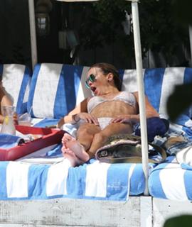 Katie Cassidy feet photo thumbnail