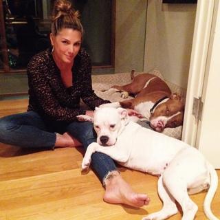 Daisy Fuentes feet photo thumbnail