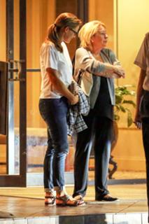 Jennifer Garner feet photo thumbnail