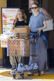 Emma Stone feet photo thumbnail