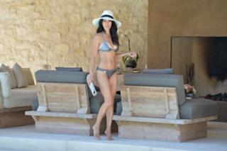 Brooke Burke feet photo thumbnail