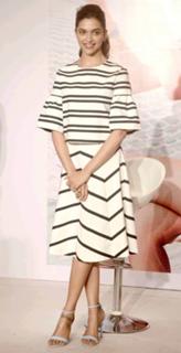 Deepika Padukone feet photo thumbnail