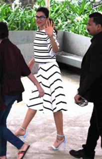 Deepika Padukone feet photo thumbnail