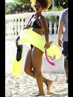 Rihanna feet photo thumbnail