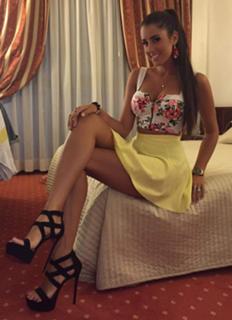 Valentina Vignali feet photo thumbnail