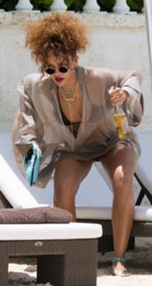 Rihanna feet photo thumbnail