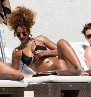 Rihanna feet photo thumbnail