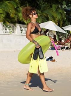 Rihanna feet photo thumbnail
