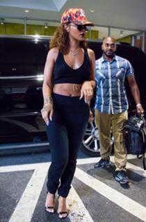 Rihanna feet photo thumbnail