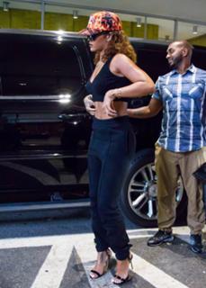 Rihanna feet photo thumbnail
