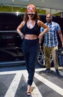 Rihanna feet photo thumbnail