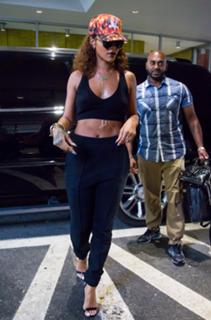 Rihanna feet photo thumbnail