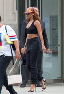 Rihanna feet photo thumbnail