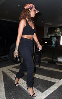 Rihanna feet photo thumbnail