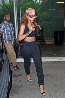 Rihanna feet photo thumbnail