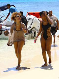Rihanna feet photo thumbnail