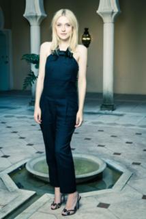 Dakota Fanning feet photo thumbnail