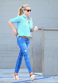 Reese Witherspoon feet photo thumbnail