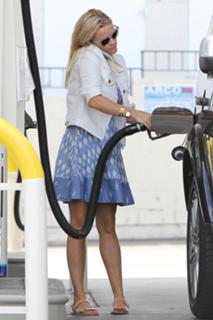 Reese Witherspoon feet photo thumbnail