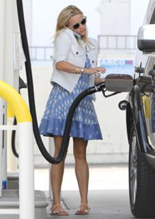 Reese Witherspoon feet photo thumbnail