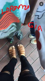 Vida Guerra feet photo thumbnail