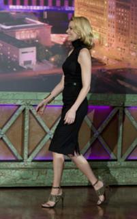 Elizabeth Banks feet photo thumbnail
