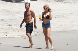 Charlotte McKinney feet photo thumbnail