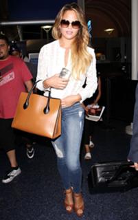 Chrissy Teigen feet photo thumbnail