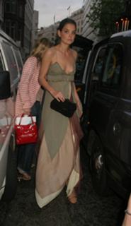 Katie Holmes feet photo thumbnail