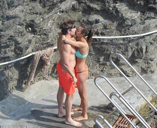 Irina Shayk feet photo thumbnail