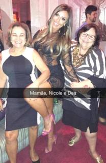 Nicole Bahls feet photo thumbnail